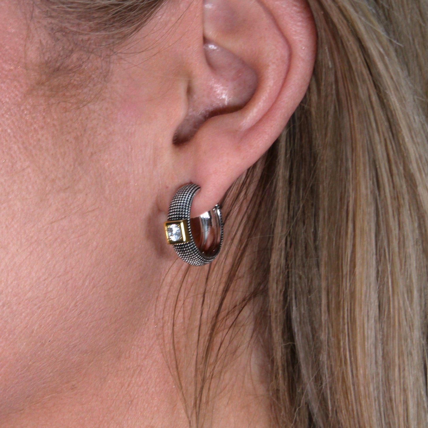 Natrix black/gold hoop earrings (oxidised)